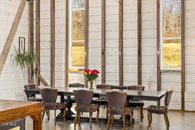 2752 Knob Creek Road, Johnson City, TN 37604