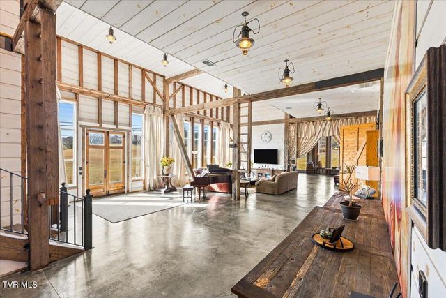 2752 Knob Creek Road, Johnson City, TN 37604