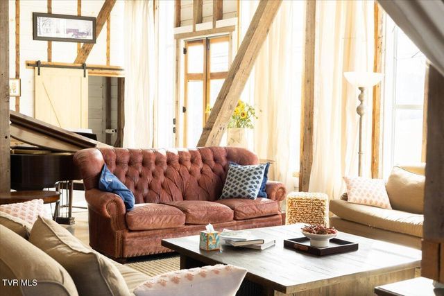 2752 Knob Creek Road, Johnson City, TN 37604