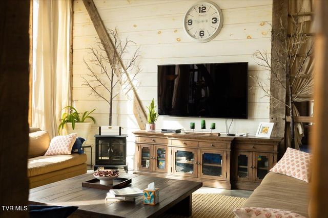 2752 Knob Creek Road, Johnson City, TN 37604