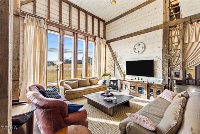 2752 Knob Creek Road, Johnson City, TN 37604