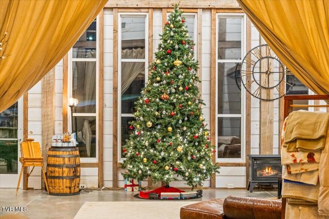 2752 Knob Creek Road, Johnson City, TN 37604