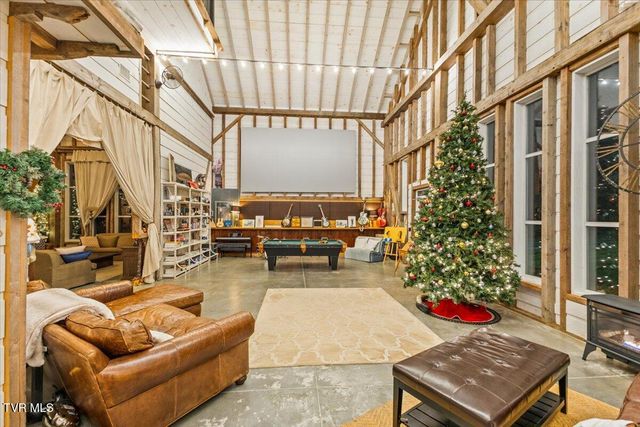 2752 Knob Creek Road, Johnson City, TN 37604