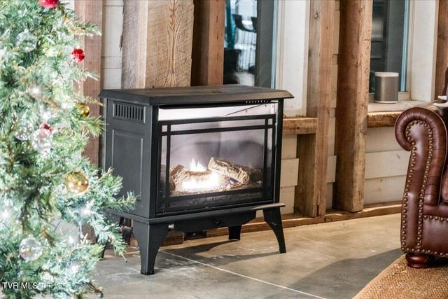 2752 Knob Creek Road, Johnson City, TN 37604