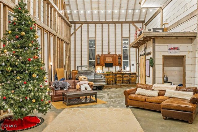 2752 Knob Creek Road, Johnson City, TN 37604