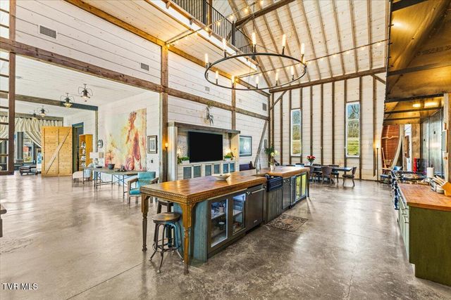 2752 Knob Creek Road, Johnson City, TN 37604