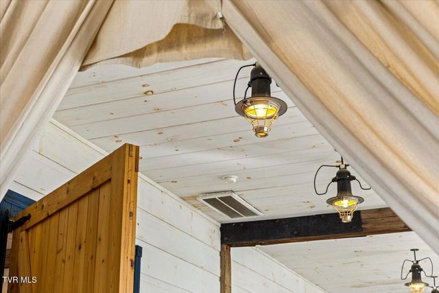 2752 Knob Creek Road, Johnson City, TN 37604