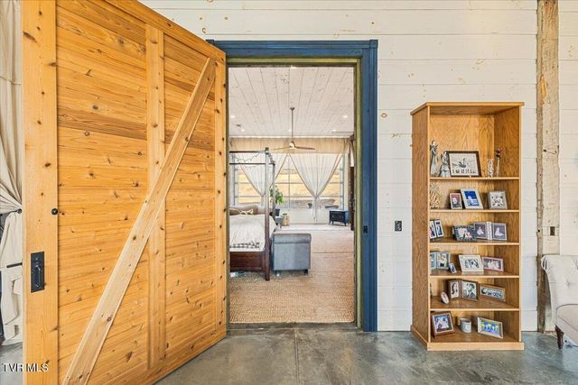 2752 Knob Creek Road, Johnson City, TN 37604