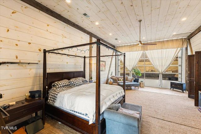 2752 Knob Creek Road, Johnson City, TN 37604