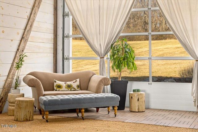 2752 Knob Creek Road, Johnson City, TN 37604