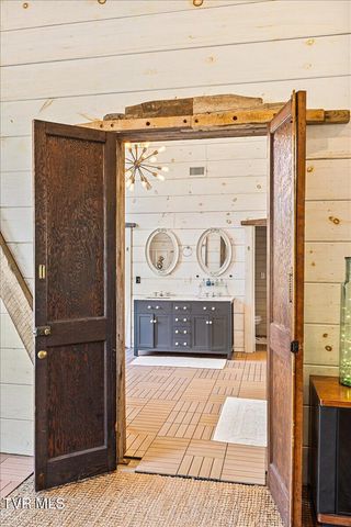 2752 Knob Creek Road, Johnson City, TN 37604