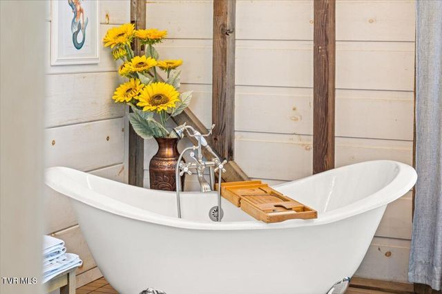 2752 Knob Creek Road, Johnson City, TN 37604