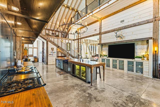 2752 Knob Creek Road, Johnson City, TN 37604