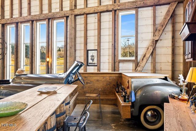 2752 Knob Creek Road, Johnson City, TN 37604