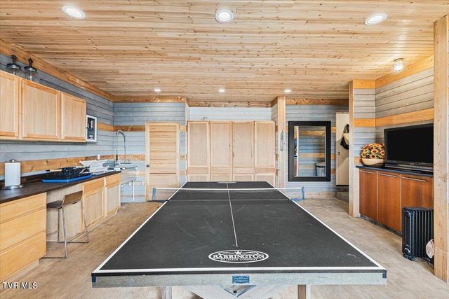 2752 Knob Creek Road, Johnson City, TN 37604