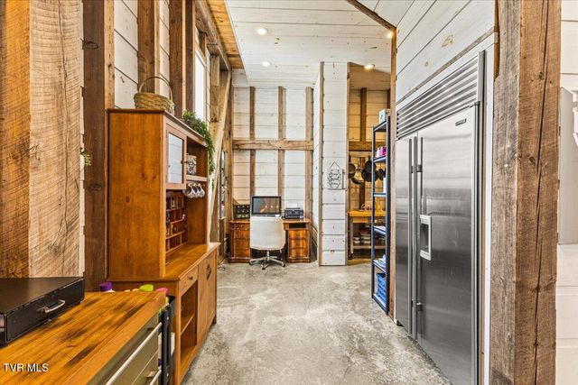 2752 Knob Creek Road, Johnson City, TN 37604