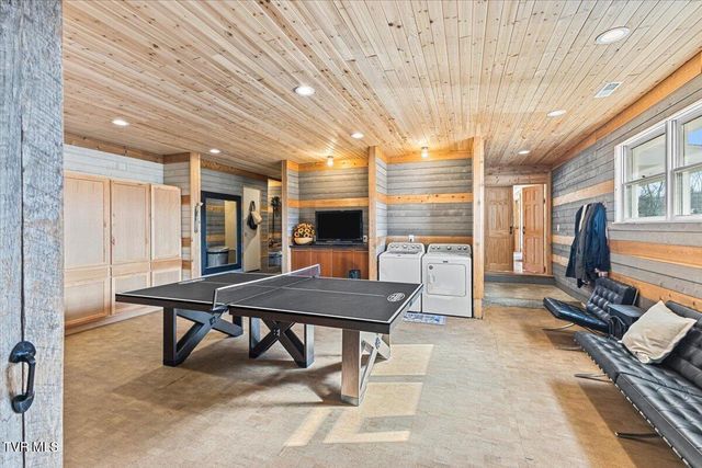 2752 Knob Creek Road, Johnson City, TN 37604