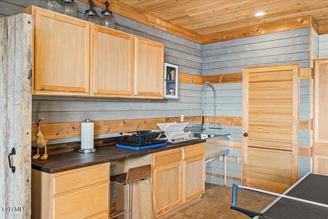 2752 Knob Creek Road, Johnson City, TN 37604