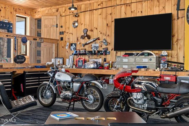 2752 Knob Creek Road, Johnson City, TN 37604