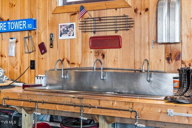 2752 Knob Creek Road, Johnson City, TN 37604