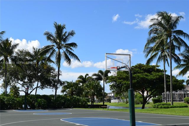 991 Crestview Cir, Weston, FL 33327