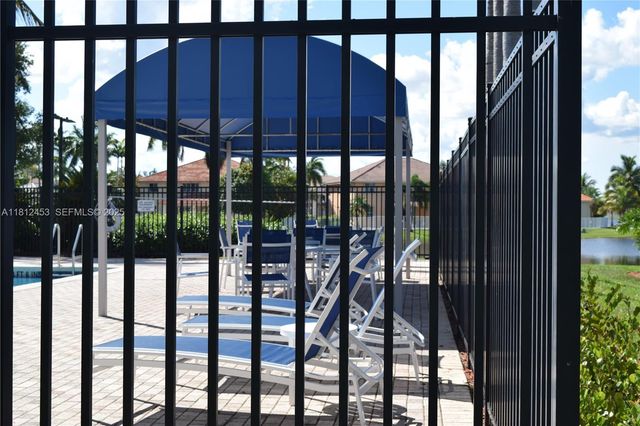 991 Crestview Cir, Weston, FL 33327