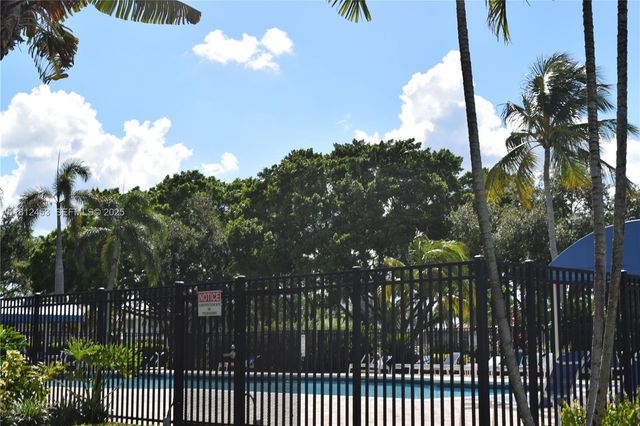 991 Crestview Cir, Weston, FL 33327