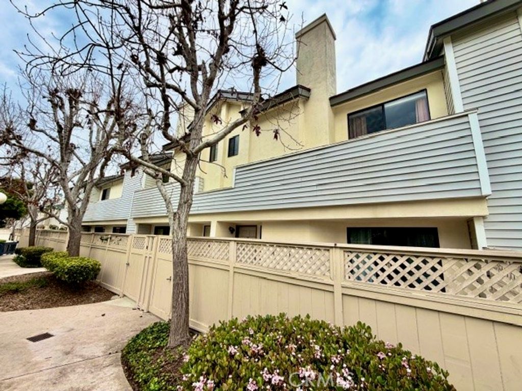 15111 Freeman 57, Lawndale, CA 90260