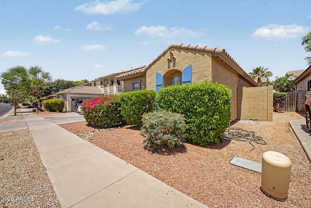 Image 3 of property listing at 4516 E WILLET Street, Gilbert, AZ 85295