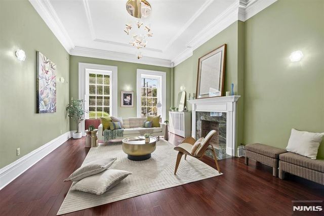 274 Barrow Street, Jersey City, NJ 07302