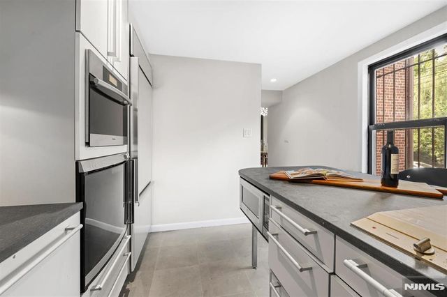 274 Barrow Street, Jersey City, NJ 07302
