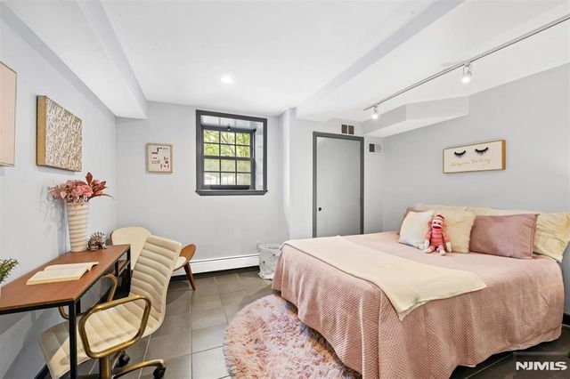 274 Barrow Street, Jersey City, NJ 07302