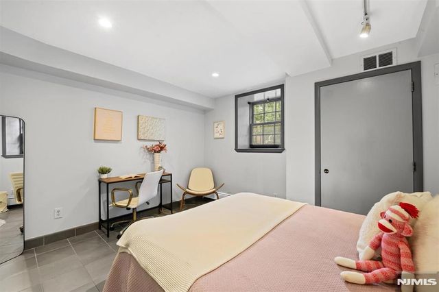 274 Barrow Street, Jersey City, NJ 07302