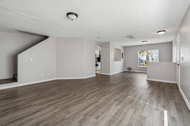 7402 E BANK DRIVE, Tampa, FL 33617