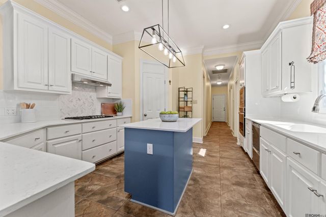 2102 Sassy Ln, Baton Rouge, LA 70808