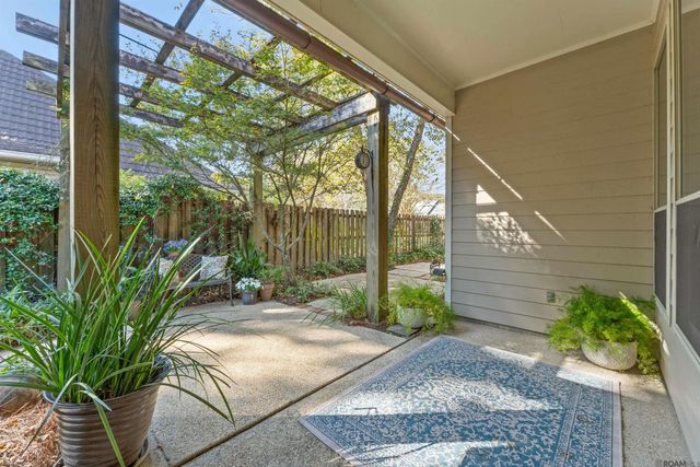 2102 Sassy Ln, Baton Rouge, LA 70808