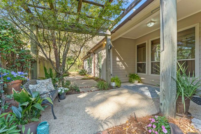 2102 Sassy Ln, Baton Rouge, LA 70808