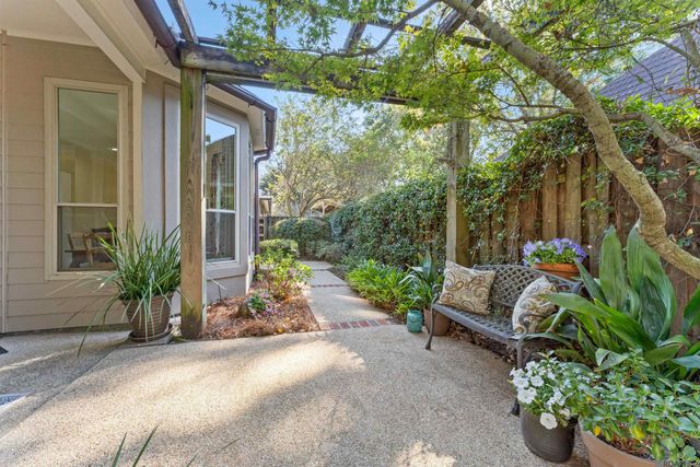 2102 Sassy Ln, Baton Rouge, LA 70808