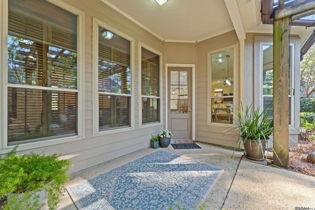 2102 Sassy Ln, Baton Rouge, LA 70808