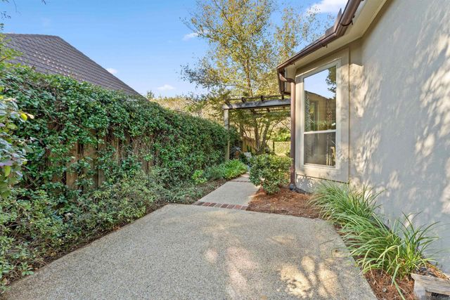 2102 Sassy Ln, Baton Rouge, LA 70808