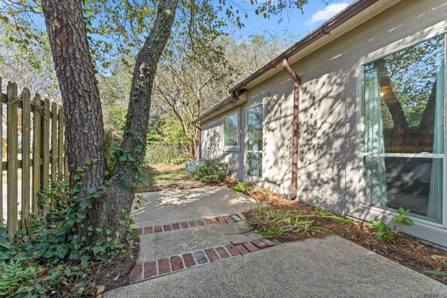 2102 Sassy Ln, Baton Rouge, LA 70808