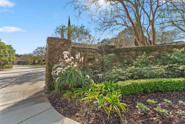 2102 Sassy Ln, Baton Rouge, LA 70808