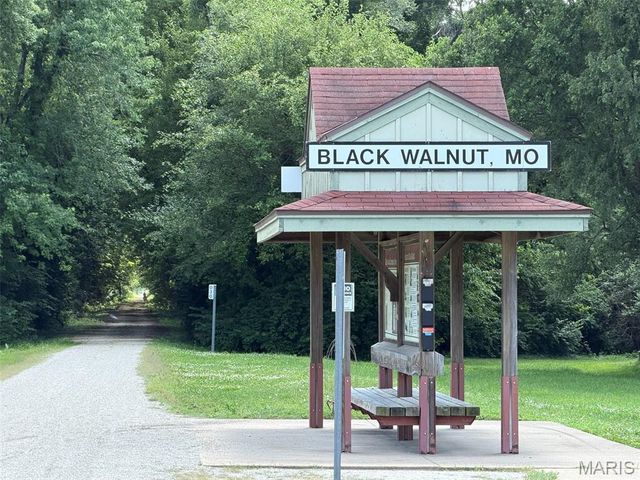 6036 Black Walnut Road, St Charles, MO 63301