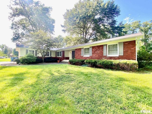 807 W MARKET Street, Christopher, IL 62822