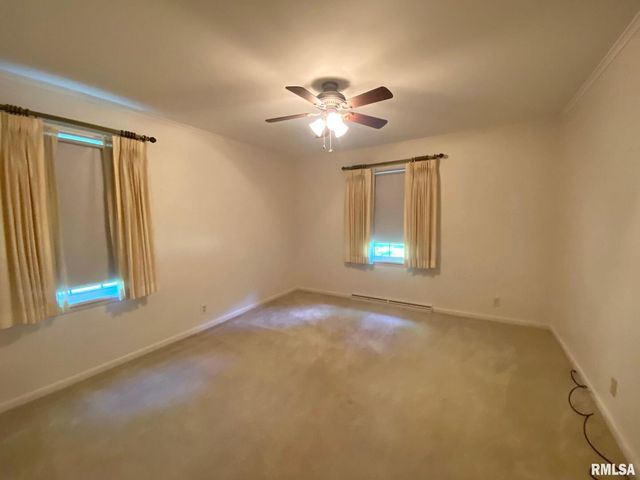 807 W MARKET Street, Christopher, IL 62822