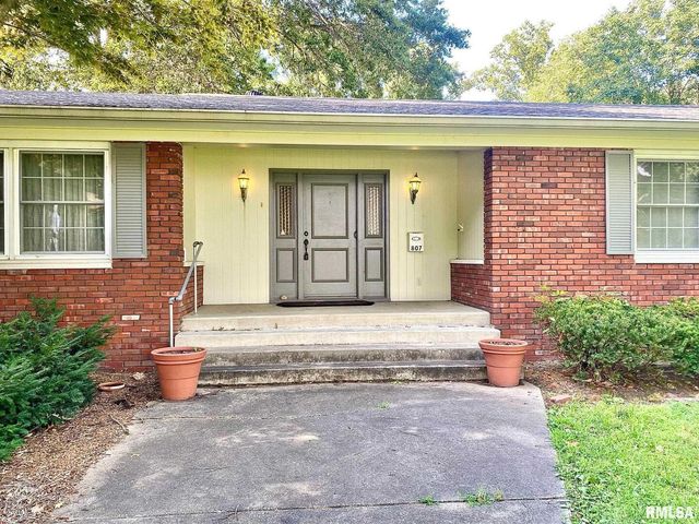 807 W MARKET Street, Christopher, IL 62822