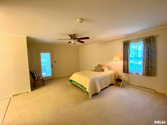 807 W MARKET Street, Christopher, IL 62822