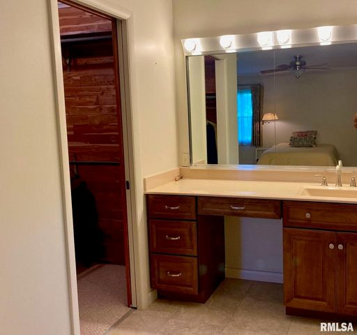 807 W MARKET Street, Christopher, IL 62822