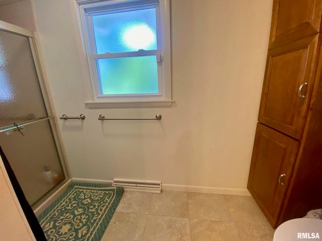 807 W MARKET Street, Christopher, IL 62822