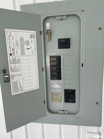 807 W MARKET Street, Christopher, IL 62822